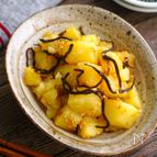 じゃがいもの塩昆布バター【レンジでホクホク♪すぐでき副菜】