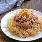 柔らか茹で豚とたっぷりもやしナムルのねぎポンだれ
