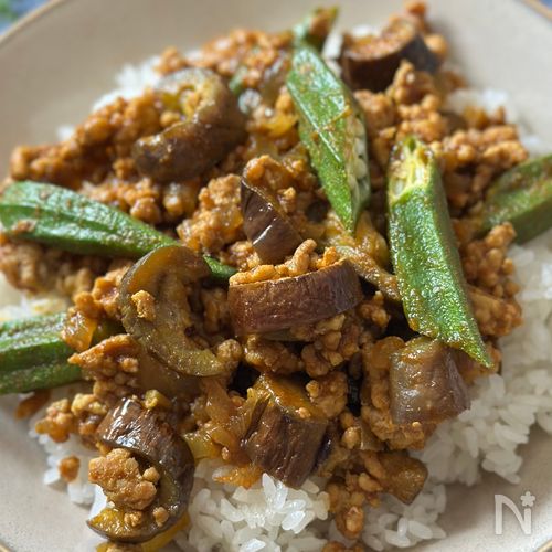 【夏休みにも】簡単!オクラとなすのキーマカレー