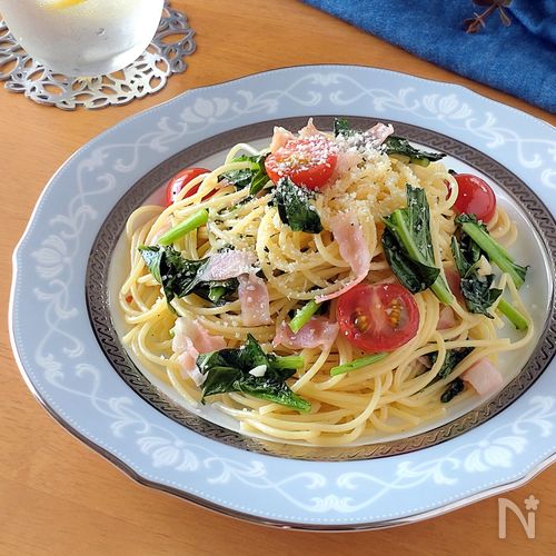 ソフトケールとミニトマトのオイルパスタ。