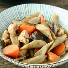 心も温まりますね！鶏ごぼうの炒め煮