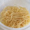 めんつゆで簡単♪あっさり美味しい【アボカドモッツァパスタ】の工程3