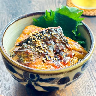 ごはんすすむ【鯖の蒲焼き丼】