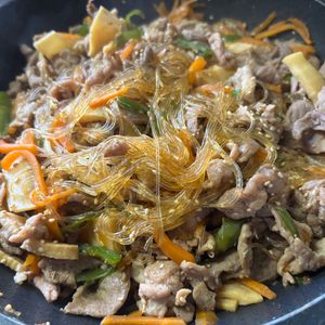 なおの作ってみた!投稿(【戻し不要！革命的な味】フライパン1つ豚こま肉のチャプチェ)