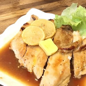 10歳のシェフの作ってみた!投稿(ワンパン10分！【鶏むねチキンステーキ☆レモンバターソース】)