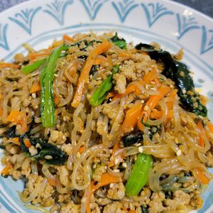 ヴェルの作ってみた!投稿(ひき肉で簡単《小松菜たっぷり♡しらたきチャプチェ》)