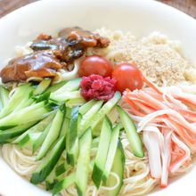 【イワシ缶と梅干しのスタミナ素麺】夏バテ予防に具沢山！