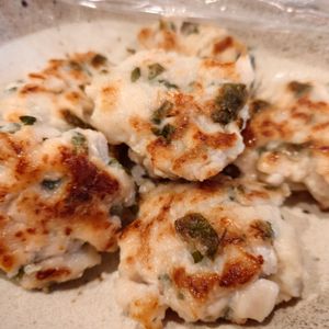 あやたこウィンナーの作ってみた!投稿(旨味効きすぎ♪【むね肉と大葉のうま塩つくね】)