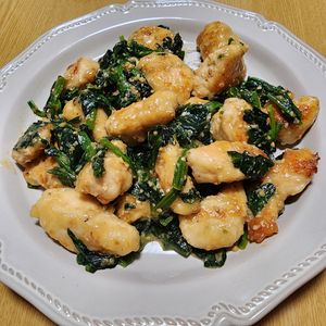 ナムディの作ってみた!投稿(【ほうれん草とごまみそチキン】鶏むねしっとり♡ご飯進む♡)