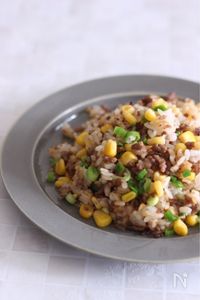 豚肉とコーンのガリバタチャーハン♪【 #食材３品】