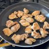 【鶏肉とセロリの白だし炒め】セロリ1本丸ごと使い切りの工程2