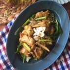 鶏とごぼうのにんにくスタミナ炒め