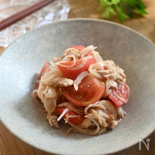 抱えて食べたい!【トマトと新玉ねぎとささみのサラダ】