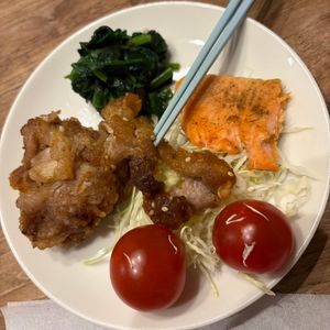 ゆうかの作ってみた!投稿(【包丁不要!カリカリ豚こまの甘酢ごま和え】子供爆食♡︎)