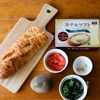 タラモサラダのスタッフドバゲットの下準備