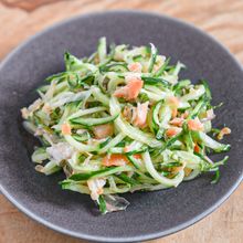 暑い日に食べたい！塩鮭と薬味の白だし和え