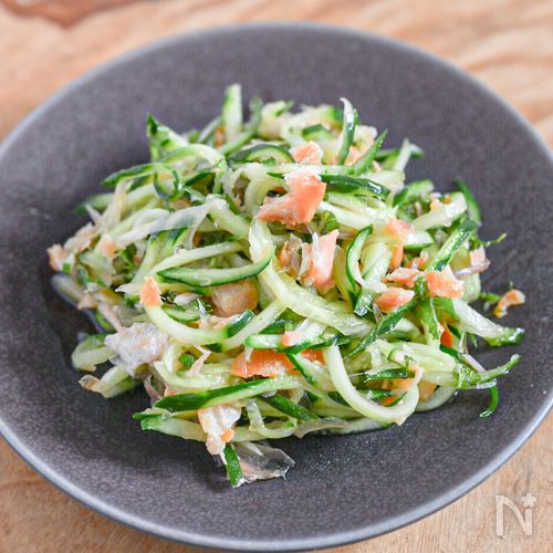 暑い日に食べたい!塩鮭と薬味の白だし和え