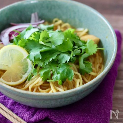 まろやかな味わいでめちゃ旨！もちもち麺の【タイ風カオソーイ】