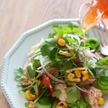 サラダチキンと春菊のエスニックサラダ