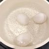 【ベーコンエッグの濃厚チーズがけ】とにかく簡単に作れる！の工程1