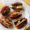 板チョコを挟むだけ!デーツチョコの工程2