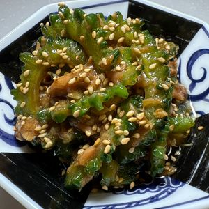 楽ラク手抜キッチン🐶🐾の作ってみた!投稿(《10分おかず》ゴーヤとツナのにんにくガツン♪オイ味噌炒め)