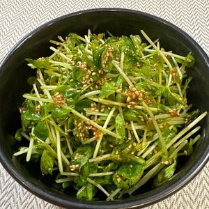 楽ラク手抜キッチン🐶🐾の作ってみた!投稿(1分で完成！一袋ペロリ♡『豆苗の梅ナムル』簡単和えるだけ♪)
