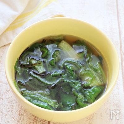 5分でヘルシー!レタスとピーマンの塩昆布スープ
