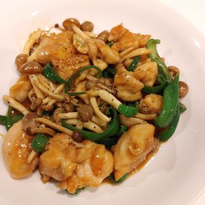 ゆきの作ってみた!投稿(バターの香りが最高！鶏むね肉ときのこの醤油バター炒め✨)