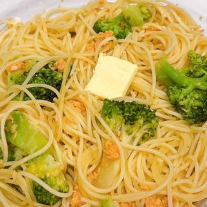 ねこまりも🐈‍⬛の作ってみた!投稿(鮭缶とブロッコリーの和風パスタ)