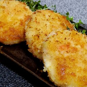 ヴェルの作ってみた!投稿(【サクッとふわふわ！かにマヨカツ】包丁不要、混ぜて焼くだけ)