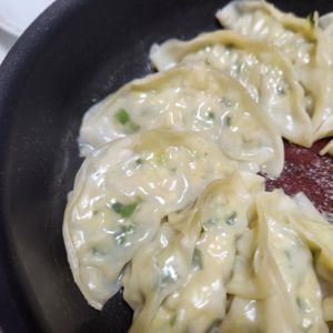 1453164の作ってみた!投稿(絶品♡【我が家の肉汁餃子】)