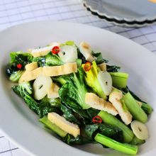 火を使わない!お揚げと小松菜のにんにく塩オイル蒸し