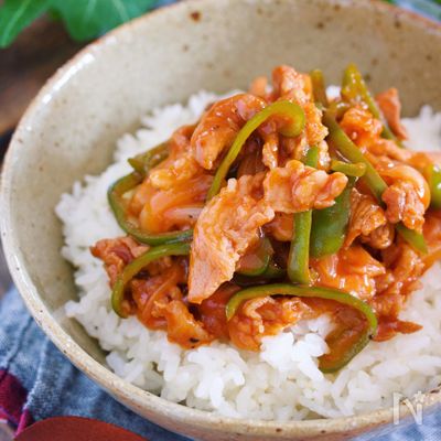 男子も喜ぶ♪『やわらか豚こま de ポークチャップ丼』