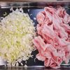 行列の定食屋さんの🍚とろとろ豚バラねぎ塩レモン炒め定食🤩の工程1