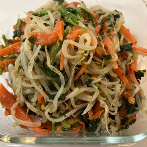 (・∀・)コロンの作ってみた!投稿(【ほうれん草と人参ともやしの3色ナムル】レンジで簡単☆)