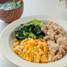 超定番も少しの工夫でヘルシーに!【3色丼】