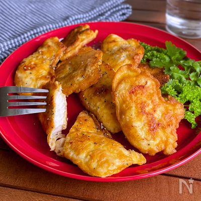 簡単10分!卵にくぐらせて焼くだけ「鶏胸肉のコンソメピカタ」