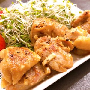 1032950の作ってみた!投稿(にんにく味噌チキン・葉野菜に包んでも最高！)