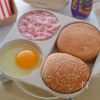 ひと口食べたら！お店の味♪てりやき味バーガーの工程2