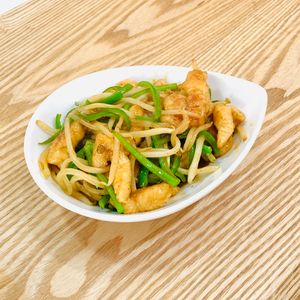 817754の作ってみた!投稿(【鶏むね肉とピーマンの青椒肉絲風】食材２つで！コスパ抜群♪)