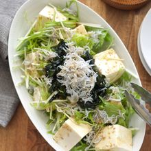 【やせ居酒屋サラダ】豆腐わかめのポン酢オリーブオイルサラダ