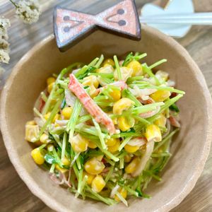 のりのり🐾🎀🤍の作ってみた!投稿(3分で簡単副菜♡『豆苗とかにかまのコーンマヨサラダ』)