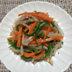 よっこの作ってみた!投稿(【レンジだけ！無限もやしとピーマンとにんじんナムル】)