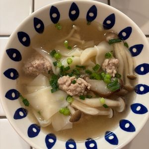 mi-koの作ってみた!投稿(きのこたっぷり！包まないワンタンスープ)