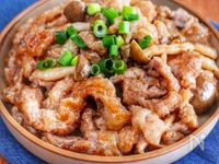 ガツンとコク旨◎【豚肉ときのこのガリバタ醤油炒め】