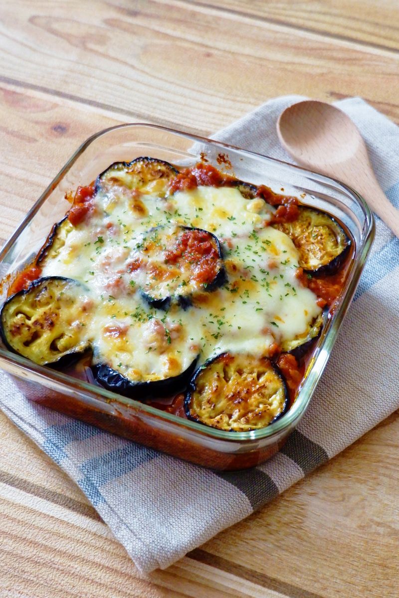 レンジで楽うまトマトソース＊とろとろナスのチーズ焼き | レシピ