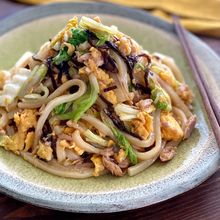 ふじっ子（塩こんぶ）が効いてる！【白菜入りツナたま焼うどん】