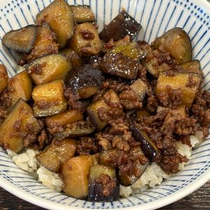 とーるじーじの作ってみた!投稿(子供&メンズうけ最高♪肉味噌風・麻婆なす丼)