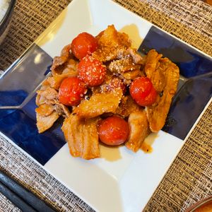 ゆっちゃんの作ってみた!投稿(【豚こまと湯むきトマトの酢豚風】食材２つでパパッと完成！)